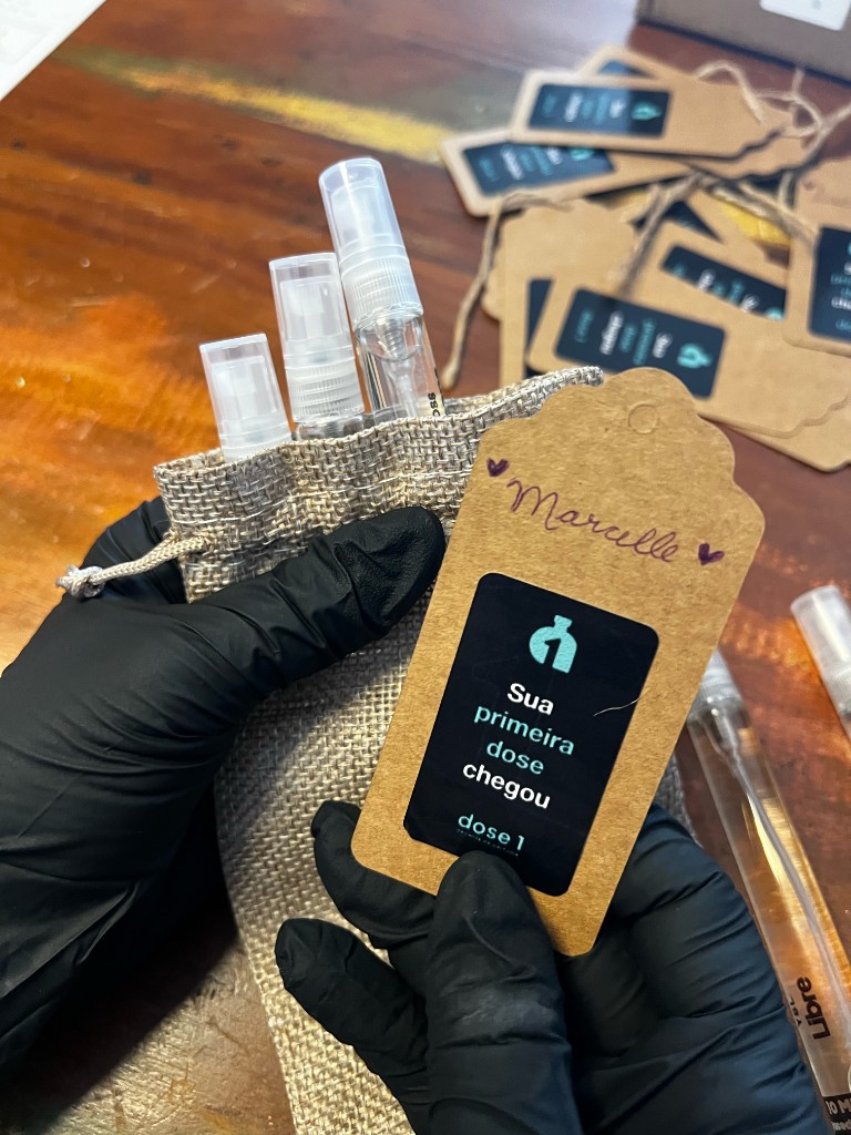 Kit Dose 1 real com frascos atomizadores, etiqueta personalizada e embalagem de tecido